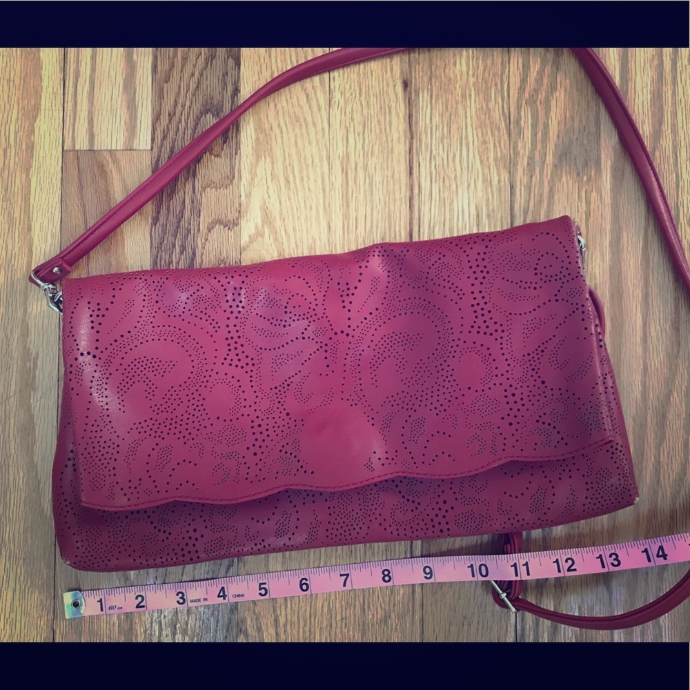 BUCO Vegan Leather Scalloped Clutch Handbag